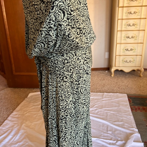 Vintage 90s Carole Little Black and Cream swing dress, cinched hip Size 12 - Picture 13 of 15